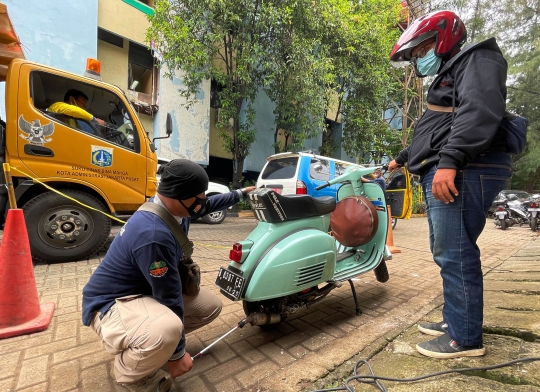 Antusiasme Pengguna Vespa Ikut Uji Emisi