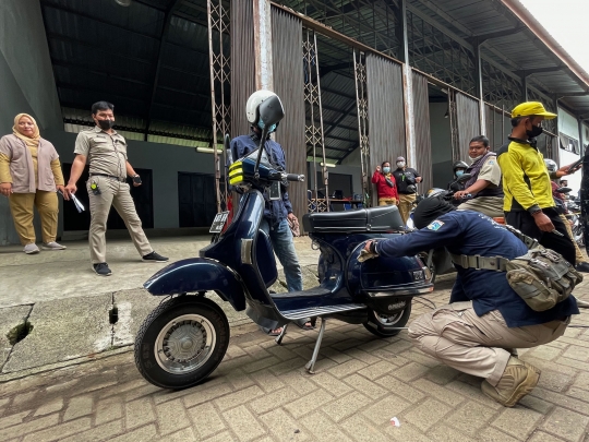Antusiasme Pengguna Vespa Ikut Uji Emisi