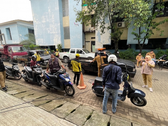 Antusiasme Pengguna Vespa Ikut Uji Emisi