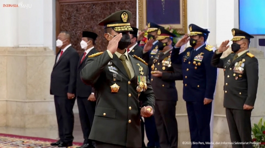 Hormat Jenderal Andika Perkasa Saat Dilantik Jokowi Jadi Panglima TNI