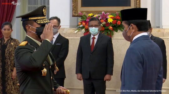 Hormat Jenderal Andika Perkasa Saat Dilantik Jokowi Jadi Panglima TNI