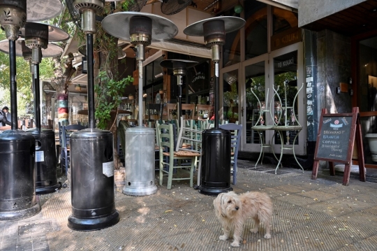 Protes Aturan Covid-19, Restoran hingga Kafe di Yunani Mogok Berjualan