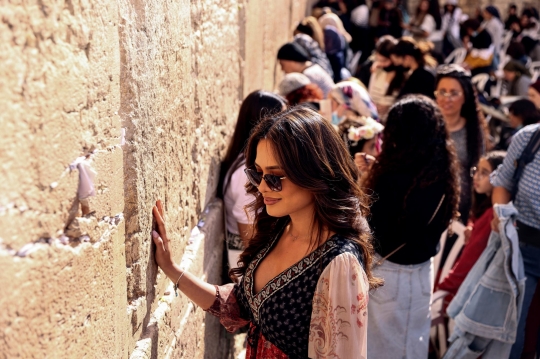 Keseruan Miss Universe Andrea Meza Jalan-Jalan di Yerusalem