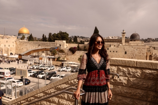 Keseruan Miss Universe Andrea Meza Jalan-Jalan di Yerusalem