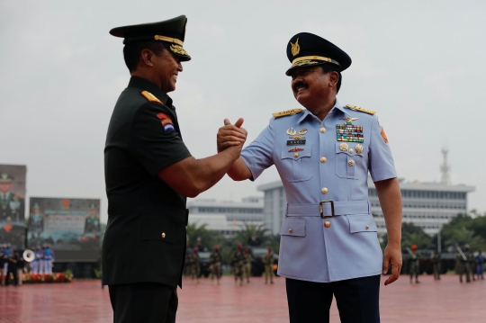 Salam Komando Jenderal Andika dan Marsekal Hadi dalam Sertijab Panglima TNI