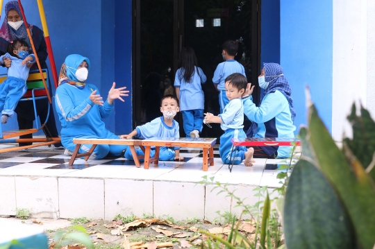 Nasib Murid PAUD di Tangerang Belajar di Teras karena Gedung Disegel Ketua RW