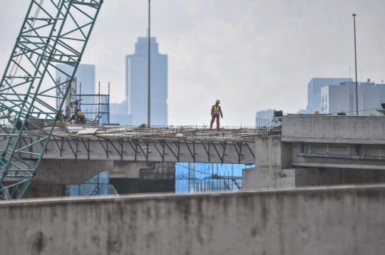 Proyek Jalan Tol Becakayu Terus Dikebut