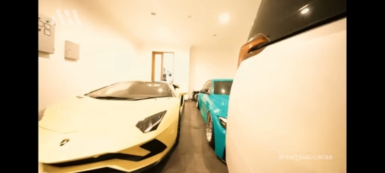 Potret Koleksi Mobil Mewah di 'Istana' Lesti dan Rizky Billar, Ada Lamborghini