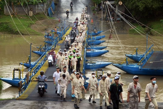 Potret Jembatan Perahu di Karawang