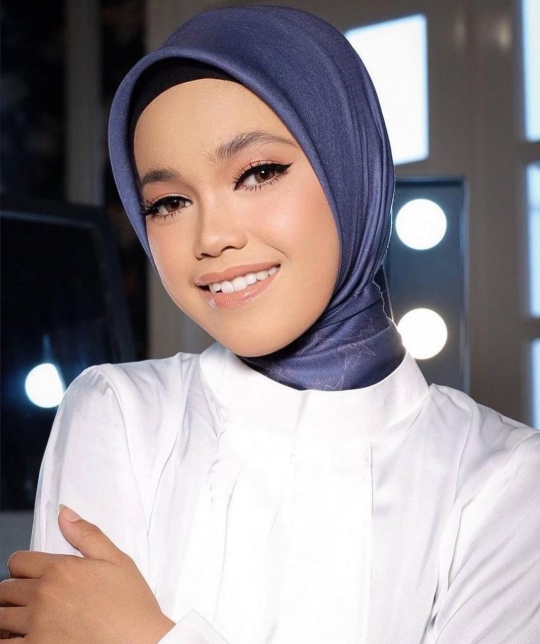 Potret Ressa Gadis Suaranya Mirip Nike Ardila Wajahnya Dimake Over, Cantik Banget