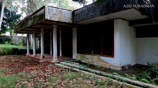 Rumah Megah Bekas Pembunuhan Ditinggalkan, Kolam Renang Besar jadi Saksi Penikaman