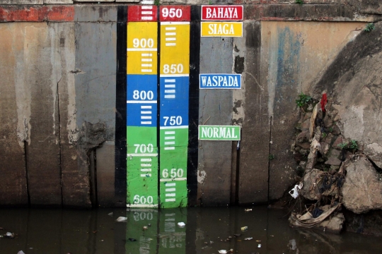 Intip Aktivitas Pemantauan Banjir di Pintu Air Manggarai