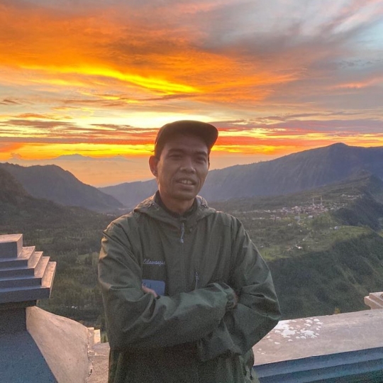 Potret Ustaz Abdul Somad di Gunung Bromo, Penampilannya Disebut Bak Anak Muda