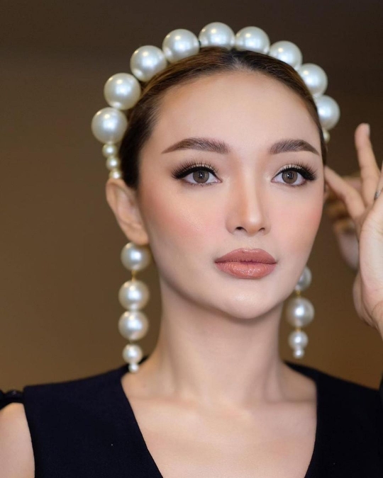 5 Potret Terbaru Zaskia Gotik, Penampilannya Dipuji Bak Barbie Hidup