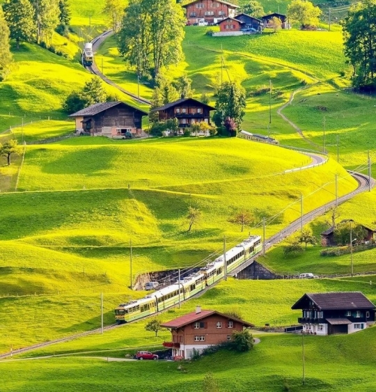 Kampung di Swiss Ini Indahnya Bukan Main, Kayak Negeri Khayalan