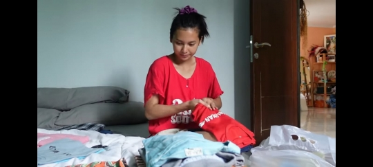 Nasib Indah Usai Dinikahi Arie Kriting, Bajunya Bolong Sampai ke Pasar Sendiri