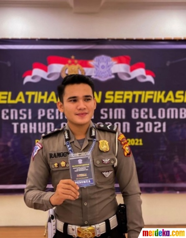 Foto Potret Polisi Ganteng Bripda Ranggy, Lesung Pipi & Senyumannya