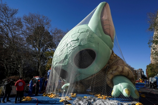 Melihat Balon-Balon Raksasa Dipompa Jelang Parade Hari Thanksgiving Macy