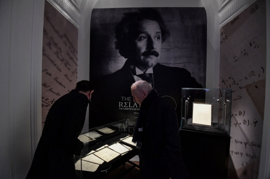 Penampakan Naskah Teori Relativitas Umum Albert Einstein yang Terjual Rp187 M