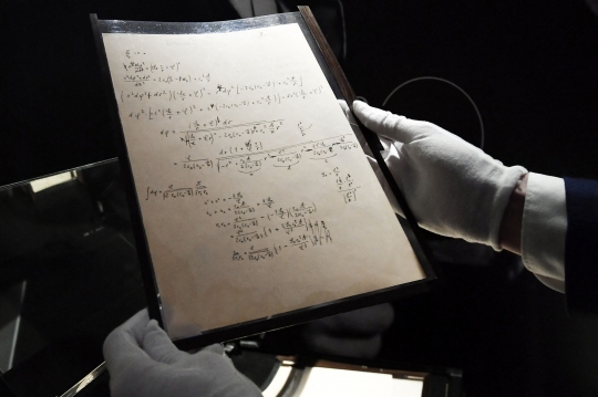 Penampakan Naskah Teori Relativitas Umum Albert Einstein yang Terjual Rp187 M