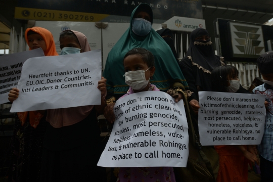 Aksi Demo Pengungsi Rohingya di Depan Gedung UNHCR