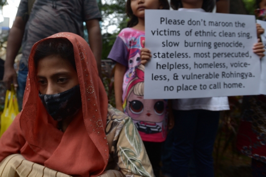 Aksi Demo Pengungsi Rohingya di Depan Gedung UNHCR