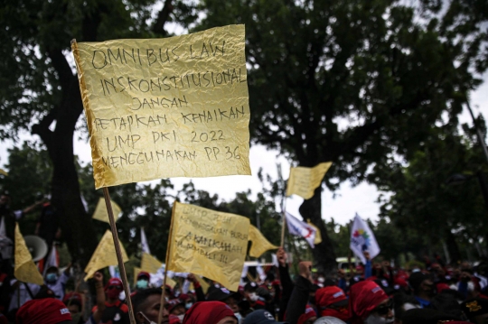 Protes UMP 2022, Massa Buruh Geruduk Balai Kota