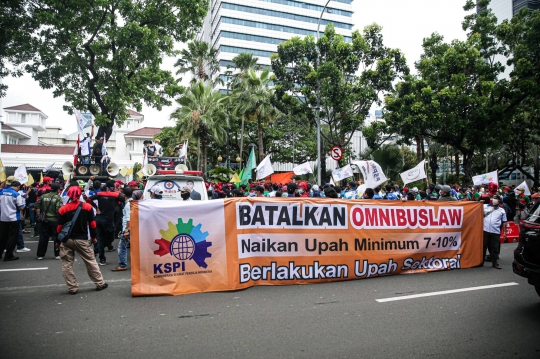 Protes UMP 2022, Massa Buruh Geruduk Balai Kota