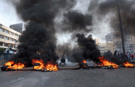 Mata Uang Merosot Picu Gelombang Protes di Lebanon