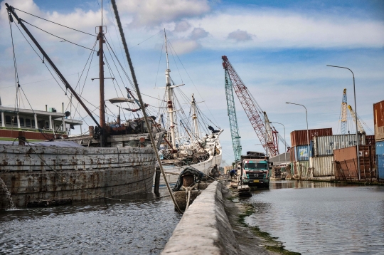 Banjir Rob Berkepanjangan di Pelabuhan Sunda Kelapa