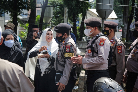 Aparat Polisi Bubarkan Massa Reuni 212