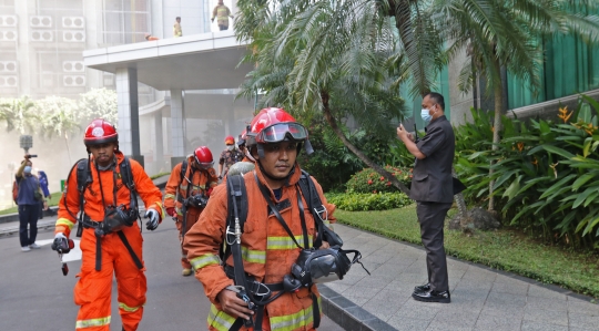 Kebakaran Gedung Cyber 1 Jakarta Selatan