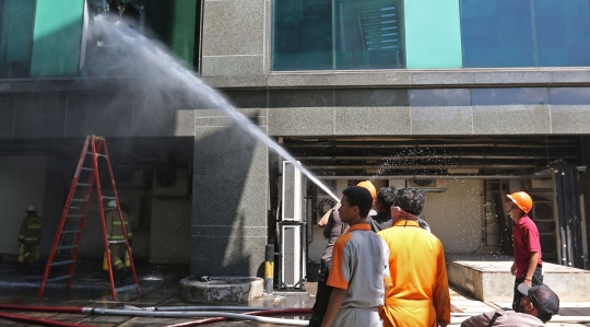 Kebakaran Gedung Cyber 1 Jakarta Selatan