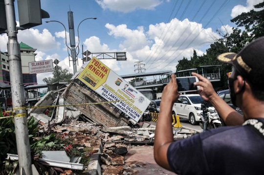 Kondisi Bus Transjakarta Usai Tabrak Pos Polisi di Simpang PGC