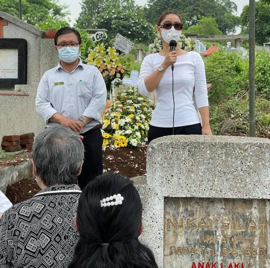 Inul Daratista Berduka, Mama Mertua Meninggal Dunia