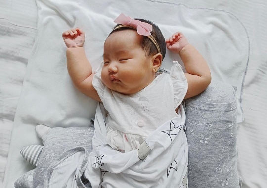 Intip Potret Gianna Mae Anak Dion Wiyoko, Bayi Berpipi Chubby Kesayangan Netizen