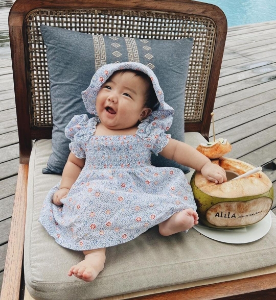 Intip Potret Gianna Mae Anak Dion Wiyoko, Bayi Berpipi Chubby Kesayangan Netizen