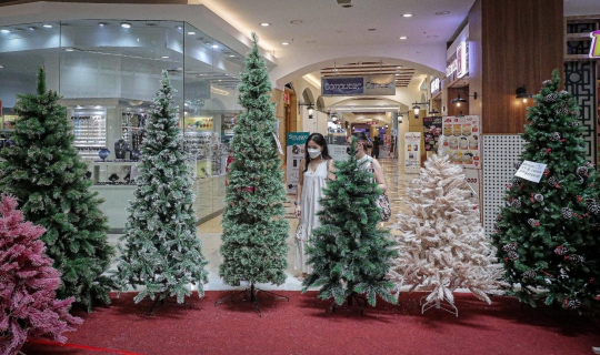 Hiasan Natal Mulai Ramai di Mal Ibu Kota