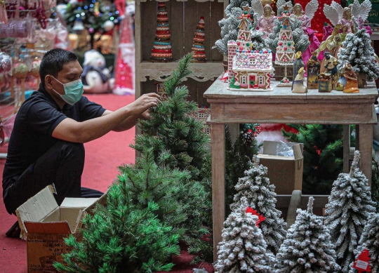 Hiasan Natal Mulai Ramai di Mal Ibu Kota