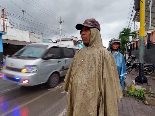 Semeru Erupsi, Malang Diguyur Hujan Abu