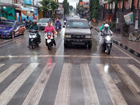 Semeru Erupsi, Malang Diguyur Hujan Abu