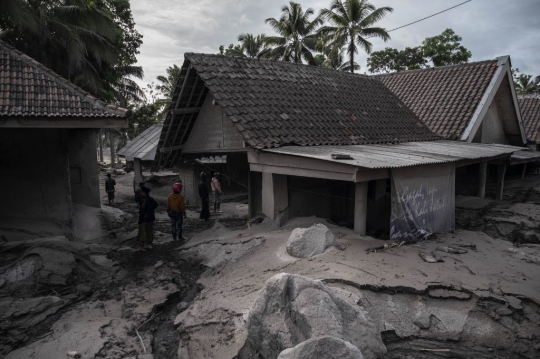 Kerusakan Rumah Warga Akibat Tertimbun Abu Vulkanik Semeru