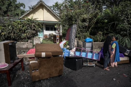 Antisipasi Erupsi Susulan, Warga Lumajang Bondong-Bondong Selamatkan Harta Berharga