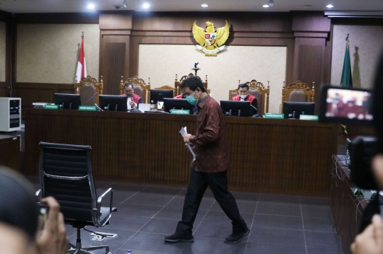 Eks Wakil Ketua DPR Azis Syamsuddin Jalani Sidang Perdana Kasus Suap