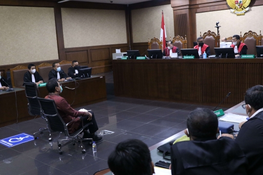 Eks Wakil Ketua DPR Azis Syamsuddin Jalani Sidang Perdana Kasus Suap