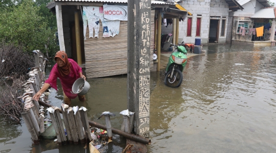 Banjir Rob Rendam Muara Gembong