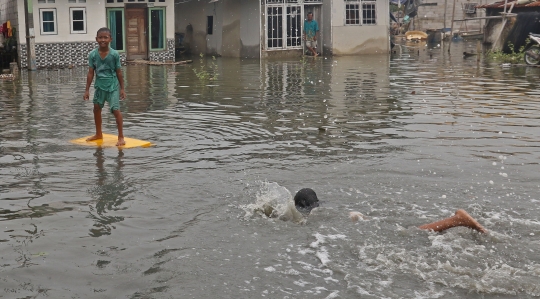 Banjir Rob Rendam Muara Gembong
