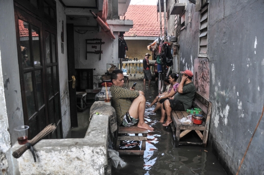 Banjir Rob Rendam Permukiman Warga di Lodan