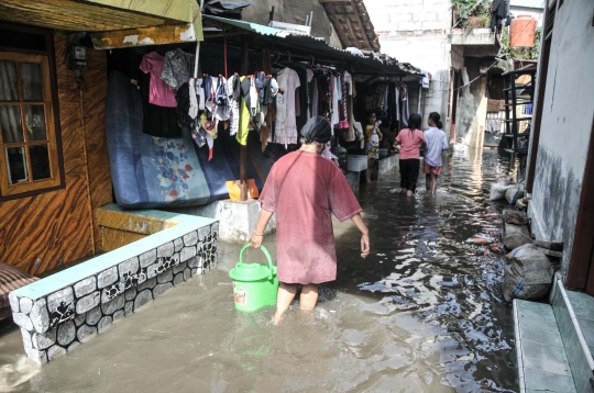 Banjir Rob Rendam Permukiman Warga di Lodan