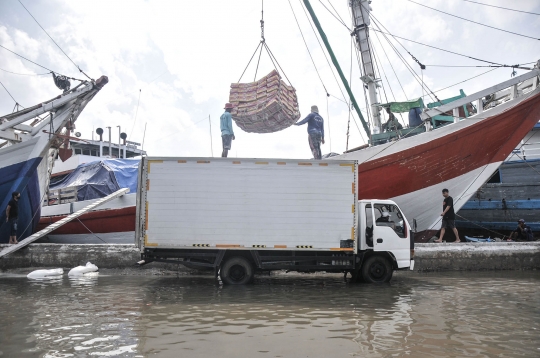 Pelabuhan Sunda Kelapa Terendam Banjir Rob